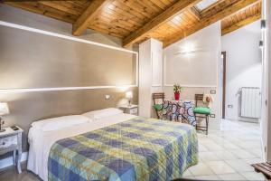 A bed or beds in a room at Amore Rentals - Appartamento Caruso