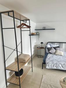 a room with a bunk bed and a black shelf at Petite Maison studio tout confort cosy Givors autoroute et gare in Givors