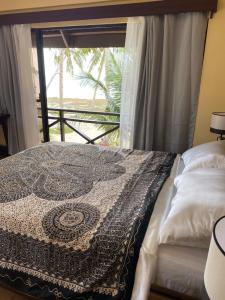Postel nebo postele na pokoji v ubytování Private Beachfront Villa in Siargao