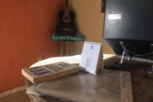 a table with a computer and a box on it at Refúgio na Natureza - Recanto Leve Amor in Águas de Lindóia