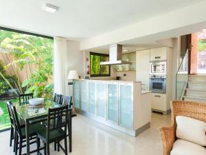 Η κουζίνα ή μικρή κουζίνα στο Birdie 13 by VillaGranCanaria