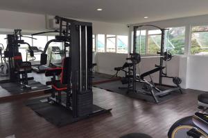 Fitness centrum a/nebo fitness zařízení v ubytování The Base Hua Hin