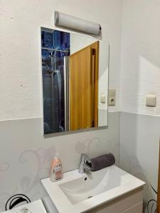 a bathroom with a sink and a mirror at An der Linde in Kall