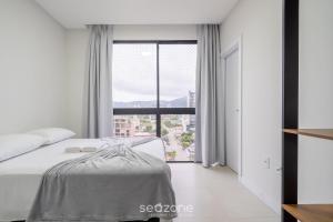 Postel nebo postele na pokoji v ubytování Belo apto com churrasqueira 100m da praia BLN0802