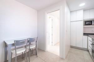 Kuchnia lub aneks kuchenny w obiekcie Alteanos 16-2 Apartment Levante Beach