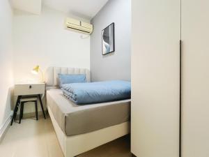 Tempat tidur dalam kamar di Student Accommodation - 26 Man Yuen Street