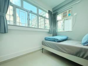 Tempat tidur dalam kamar di Student Accommodation - 26 Man Yuen Street
