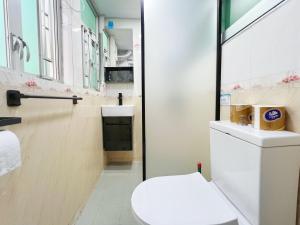 Kamar mandi di Student Accommodation - 26 Man Yuen Street