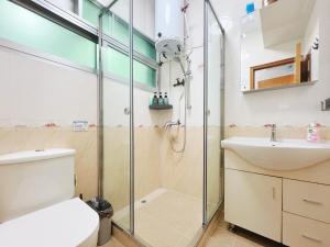 Kamar mandi di Student Accommodation - 26 Man Yuen Street