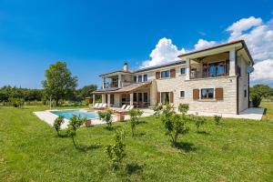 Vonkajšia záhrada v ubytovaní Villa Campagna near Fažana with 7250m2 large garden and sauna + 37 fotografií