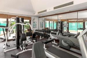 Fitnes centar i/ili fitnes sadržaji u objektu Scenic Seaview Villa Sea Dream for 9, Tennis Court, 5min walk to Kata Noi Beach