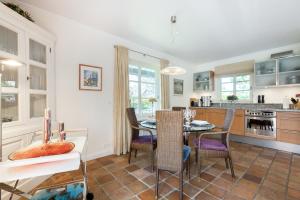 Kuchyň nebo kuchyňský kout v ubytování Luv Hues