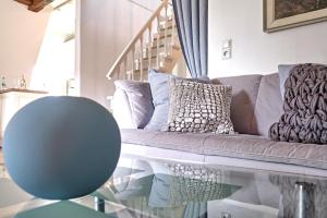 a living room with a couch and a glass table at Sharky Bay in Keitum