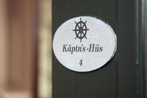 Πιστοποιητικό, βραβείο, πινακίδα ή έγγραφο που προβάλλεται στο Kaeptn s Hues