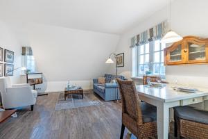a living room with a table and a couch at Sueder Ech in Keitum
