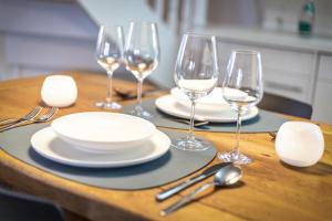 a table with plates and wine glasses on it at Kleines Nest 40 Wattkueken 41 in Keitum