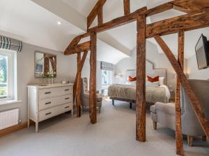 a bedroom with a bed and a dresser and a mirror at 3 Bed in Madley 83659 in Madley