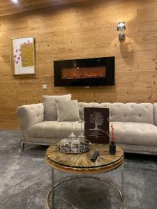Posezení v ubytování Wolfstein - Le Boutique Hotel + 37 fotografií
