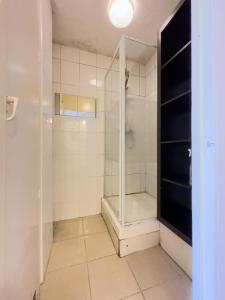 a bathroom with a shower with a glass door at Deluxe room with lovely lake View in London