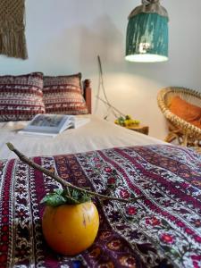 Säng eller sängar i ett rum på Cọ Cùn homestay/Handmade/Artwork