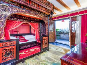 Un ou plusieurs lits dans un hébergement de l'établissement ChengDu Wuhou Temple Han Dynasty Hotel