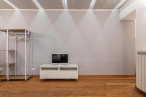 TV a/nebo společenská místnost v ubytování easyhomes - Spiga Suite