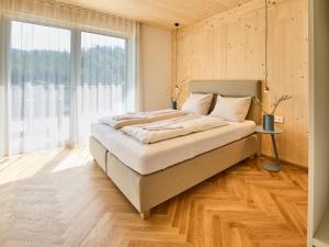 Postel nebo postele na pokoji v ubytování Hermitage Vital Hotel + 37 fotografií