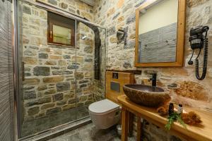 A bathroom at Mple Feggari