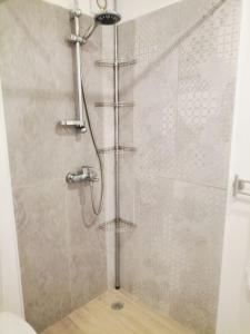 Ένα μπάνιο στο Vila Loki