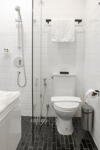 Double B Hostel的一间浴室