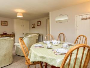 a dining room with a table and chairs at Bilton Farm Cottage No1 in Alnmouth +15 photos