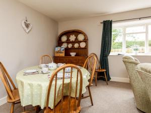 a dining room with a table and chairs at Bilton Farm Cottage No1 in Alnmouth
