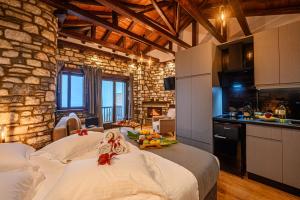 A kitchen or kitchenette at Mple Feggari