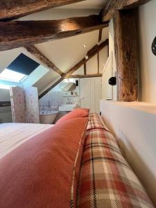 a bedroom with a bed in a room at Suite Versailles Quartier Saint-Louis 6 personnes in Versailles +4 photos