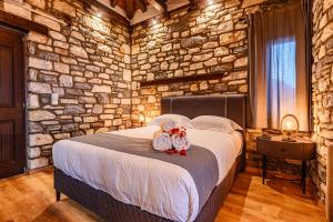A bed or beds in a room at Mple Feggari