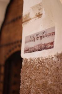 Certificato, attestato, insegna o altro documento esposto da Riad Matham