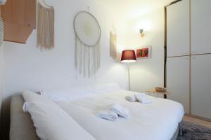a bedroom with a white bed with towels on it at PrimoPiano - Saccardo in Milan