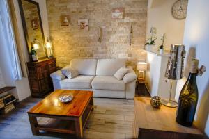 Część wypoczynkowa w obiekcie Appartement très cosy avec cour