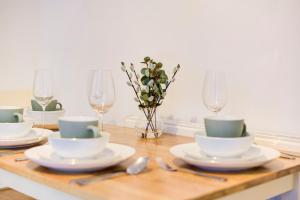 Εστιατόριο ή άλλο μέρος για φαγητό στο Little Venice UK Bright & Stylish garden apartment