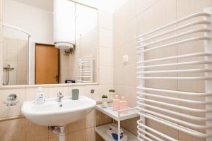 a bathroom with a sink and a mirror at Apartman Centrum in Liptovský Mikuláš