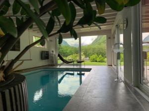 a swimming pool with a table and a chair in a house at Revier caravan-ig und cool in Hätzingen