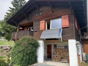 a house with a solar panel on the side of it at Revier Silberdistel im Schwettiberg in Braunwald