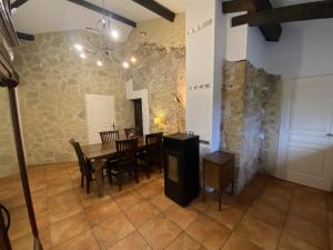 Fotografia z galérie ubytovania Cosy former bakery house with communal swimming pool v destinácii Prayssac