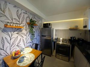 O bucătărie sau chicinetă la Joli Apartments - Studio B - 2 pax en el corazón de la ciudad