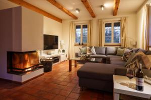 a living room with a couch and a fireplace at Exklusives Holzhaus in Burg