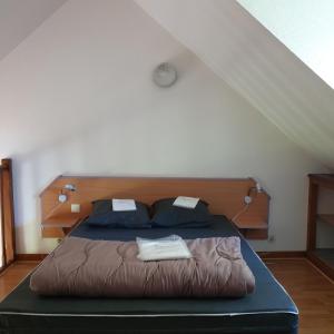 a bedroom with a bed with two towels on it at Camping Pyrénées Nature in Oloron-Sainte-Marie