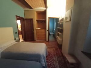 A bed or beds in a room at Da Maxim