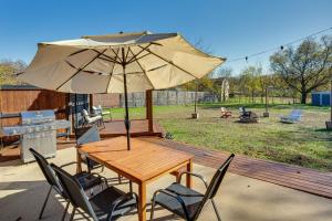 Family-Friendly Aubrey Home with Yard and Fire Pit!
