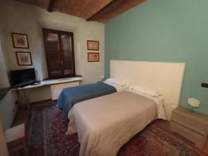 A bed or beds in a room at Da Maxim