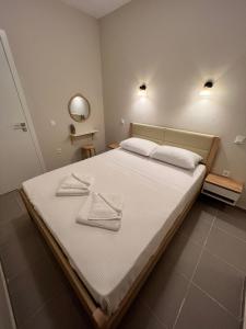 Postel nebo postele na pokoji v ubytování Tassos Cottage Fiskardo
